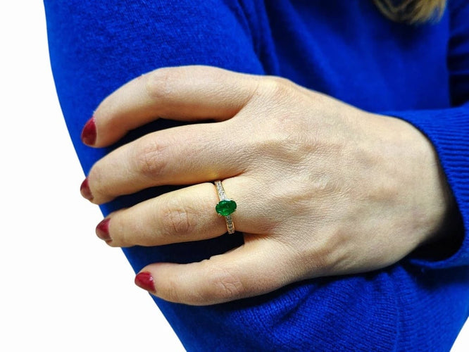 Bague 53.5 Bague en or jaune 18K avec émeraude et diamants 58 Facettes Bag.lgn em.FA.47
