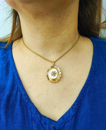 Pendentif Médaillon ouvrant en or jaune 18K avec perle 58 Facettes Med.1676.2