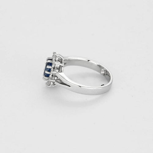Bague 47 Bague marguerite en or gris 18k, saphir ovale et diamants 58 Facettes DADB-05