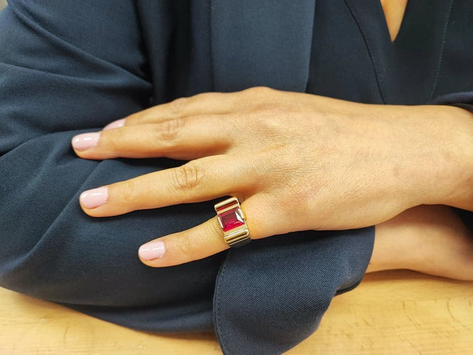 Bague 51 Bague tank en or jaune 18K sertie d’un rubis synthétique 58 Facettes Ba.Tank.RuSy1725