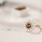Bague 51 GEMMYO Lefkos - Bague marguerite en or rose 750, diamants 58 Facettes GYO.1722/2