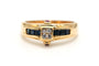 Bague 52 Bague contemporaine en or jaune 18 carats sertie de diamants, rubis et saphirs 58 Facettes 23176