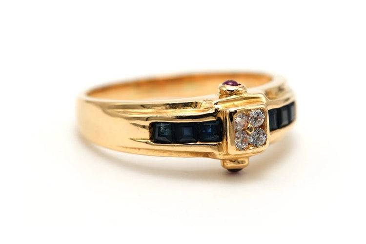 Bague 52 Bague contemporaine en or jaune 18 carats sertie de diamants, rubis et saphirs 58 Facettes 23176