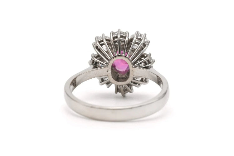 Bague 54 Bague contemporaine en or blanc sertie d’un saphir rose et diamants 58 Facettes 23282