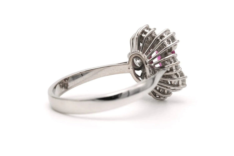 Bague 54 Bague contemporaine en or blanc sertie d’un saphir rose et diamants 58 Facettes 23282