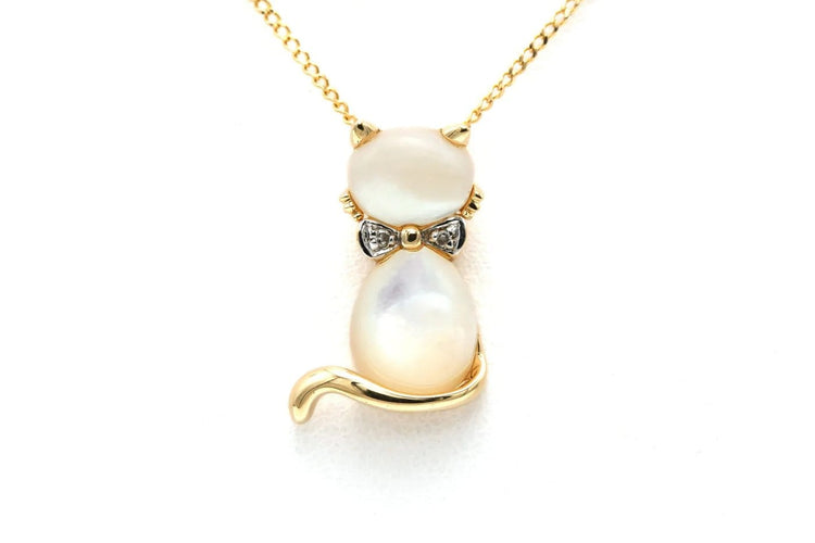 Pendentif Pendentif contemporain en or jaune 14 carats, nacre et diamants 58 Facettes B800