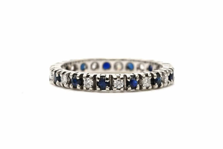 Bague 51 Bague contemporaine en or blanc 18 carats, saphirs et diamants 58 Facettes 23407
