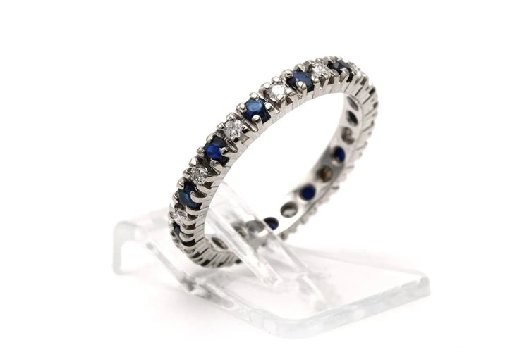 Bague 51 Bague contemporaine en or blanc 18 carats, saphirs et diamants 58 Facettes 23407
