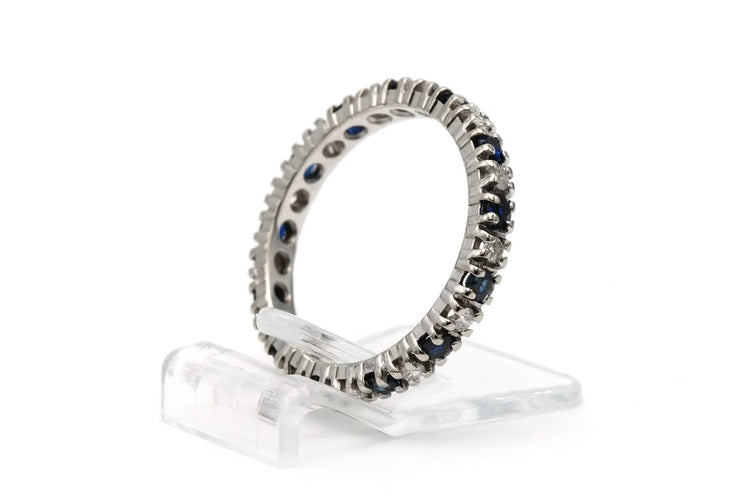 Bague 51 Bague contemporaine en or blanc 18 carats, saphirs et diamants 58 Facettes 23407