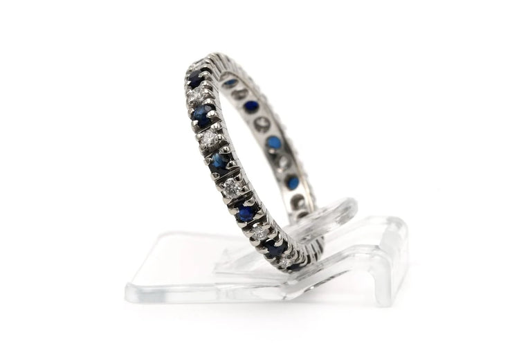 Bague 51 Bague contemporaine en or blanc 18 carats, saphirs et diamants 58 Facettes 23407