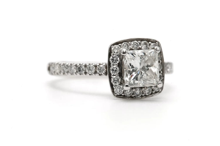 Bague 52 Bague contemporaine en or blanc 18 carats et diamants 58 Facettes 23394