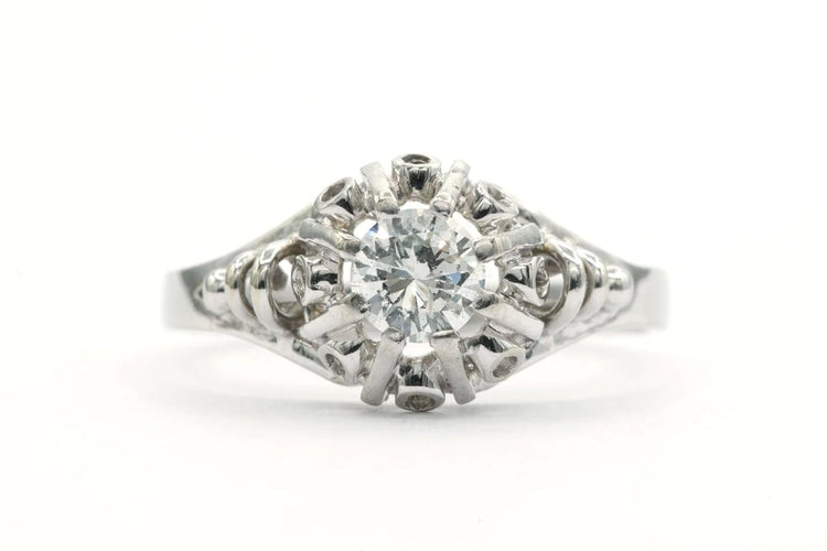 Bague 54 Bague contemporaine sertie d’un diamant taille brillant en or blanc 18 carats 58 Facettes B423