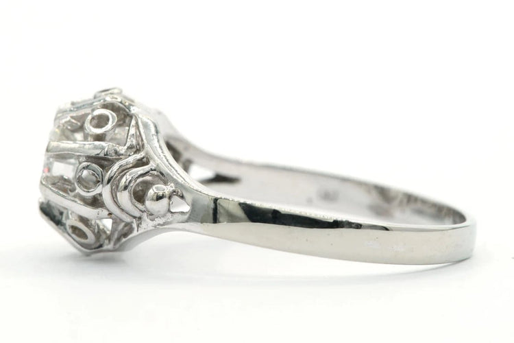 Bague 54 Bague contemporaine sertie d’un diamant taille brillant en or blanc 18 carats 58 Facettes B423