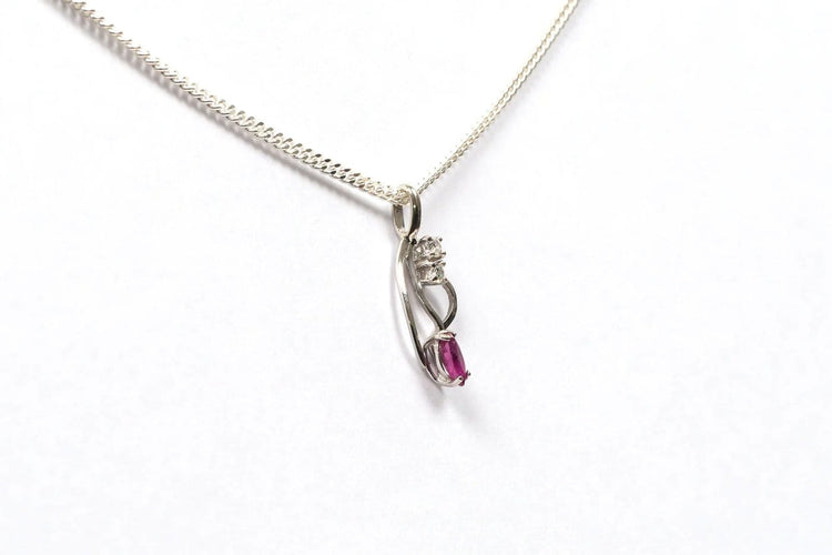 Pendentif Pendentif contemporain en or blanc, rubis et diamants 58 Facettes 21071