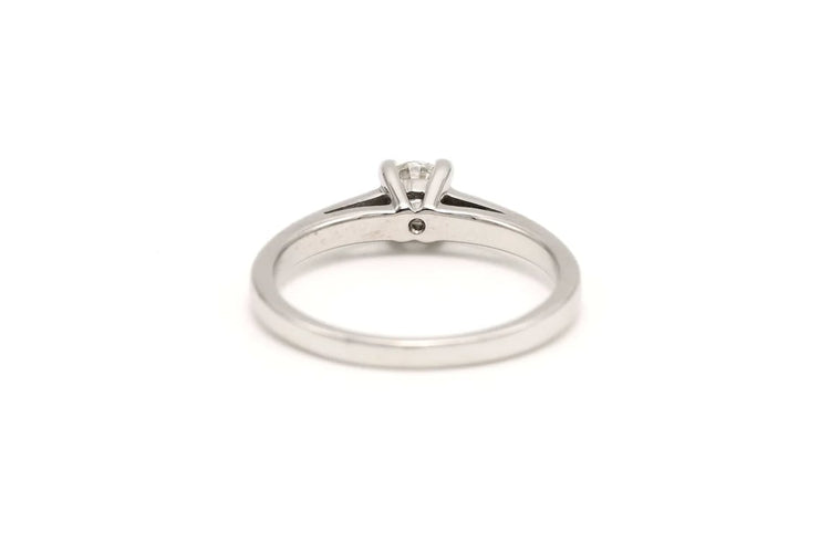 Bague 48 Bague contemporaine en or blanc 18 carats sertie de diamants 58 Facettes 21784