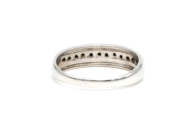 Bague 52 Bague contemporaine en or blanc 18 carats sertie de saphirs 58 Facettes B505
