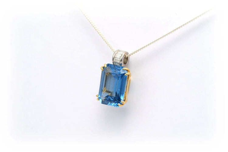 Pendentif Pendentif contemporain en or jaune 18 carats avec topaze et diamants 58 Facettes 17864