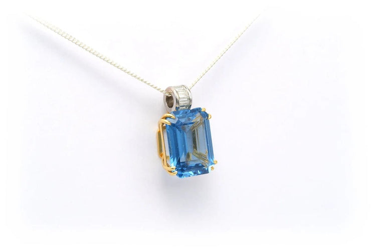 Pendentif Pendentif contemporain en or jaune 18 carats avec topaze et diamants 58 Facettes 17864