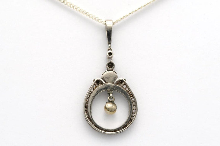 Pendentif Pendentif Art déco en or blanc 18 carats, onyx, diamants et perle 58 Facettes B525