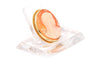 Broche Broche en or jaune 18 carats sertie d’un camée coquillage 58 Facettes B570