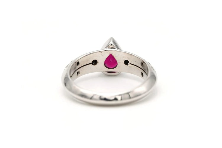 Bague 56 Bague contemporaine en or blanc 18 carats avec rubis et diamants 58 Facettes 22260