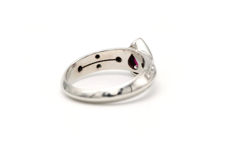 Bague 56 Bague contemporaine en or blanc 18 carats avec rubis et diamants 58 Facettes 22260