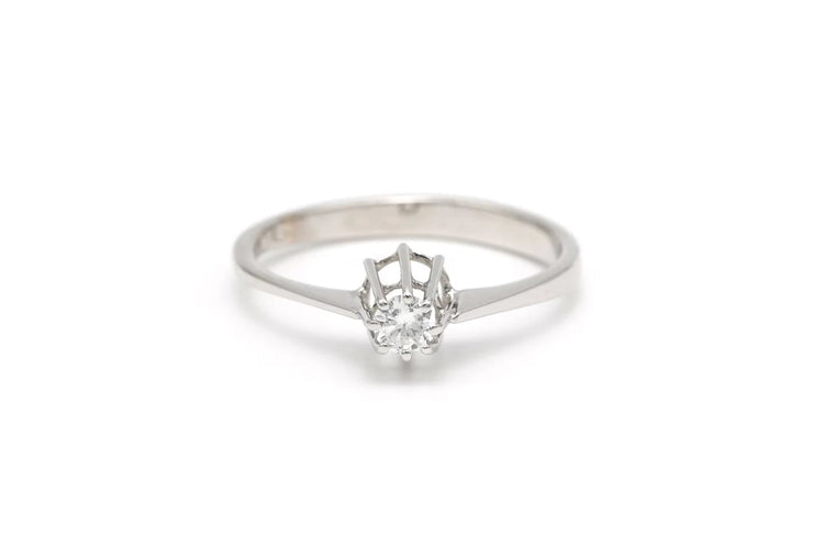 Bague 52 Bague contemporaine en or blanc 18 carats sertie de diamants 58 Facettes 19786