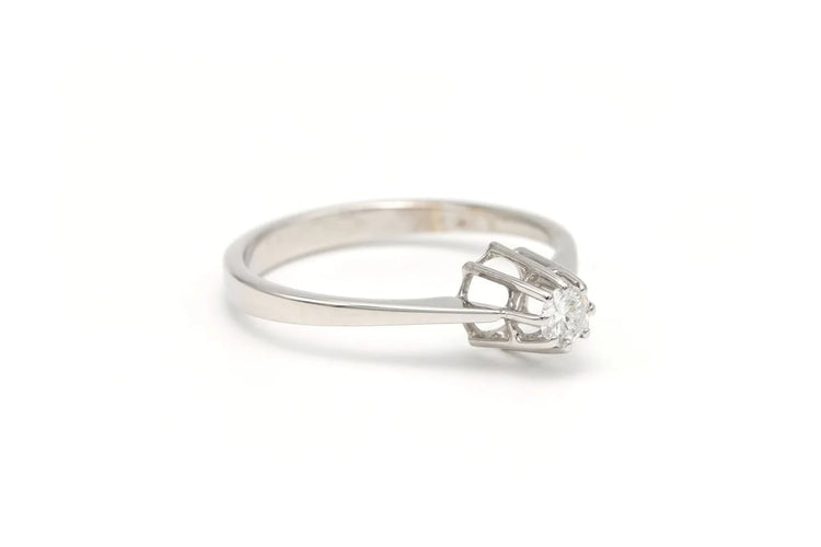 Bague 52 Bague contemporaine en or blanc 18 carats sertie de diamants 58 Facettes 19786