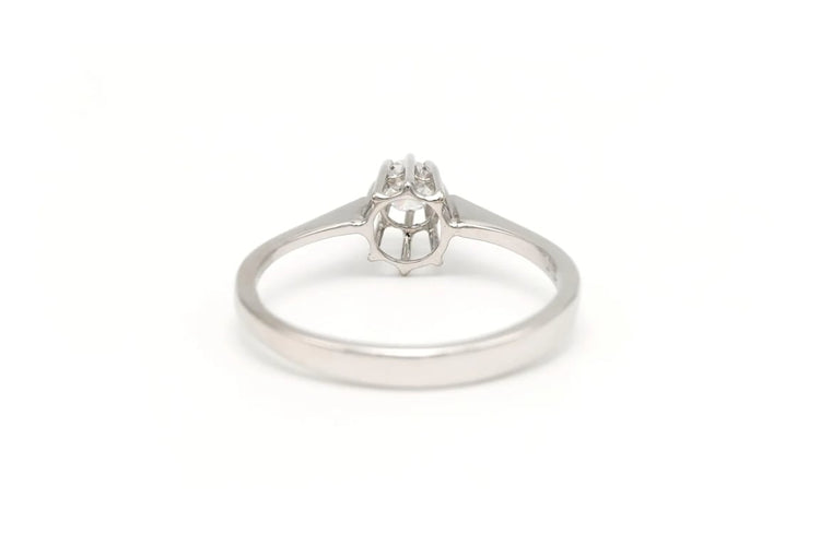 Bague 52 Bague contemporaine en or blanc 18 carats sertie de diamants 58 Facettes 19786