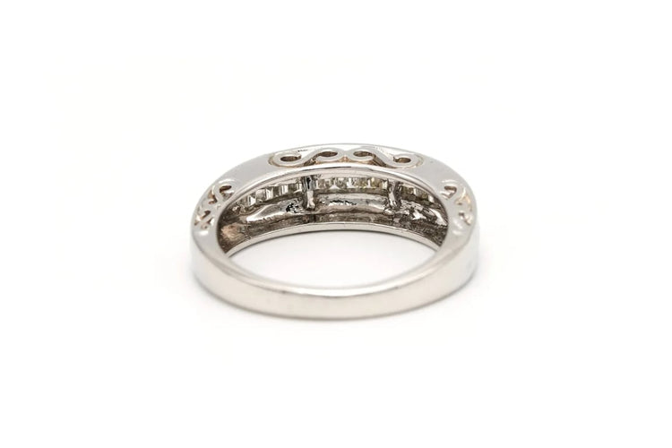 Bague 53 Bague contemporaine en or blanc 18 carats sertie de diamants 58 Facettes 19457