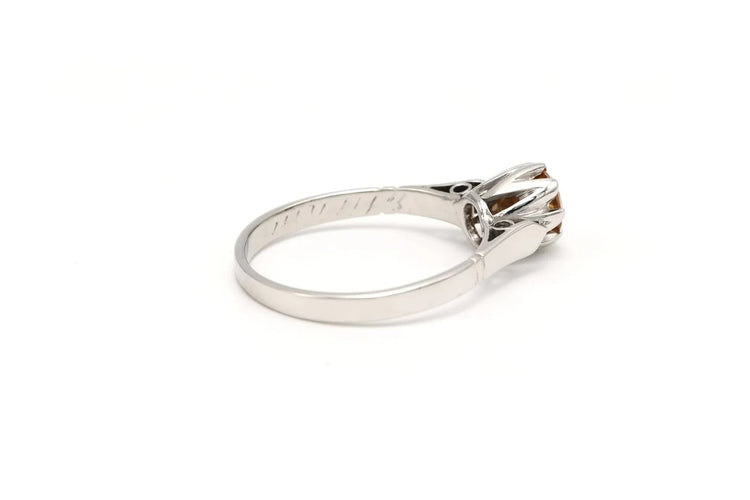 Bague 53 Bague années 50 en or blanc 18 carats avec diamant jaune 58 Facettes 20197