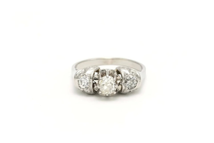 Bague 53 Bague contemporaine en or blanc 18 carats sertie de diamants 58 Facettes 20454