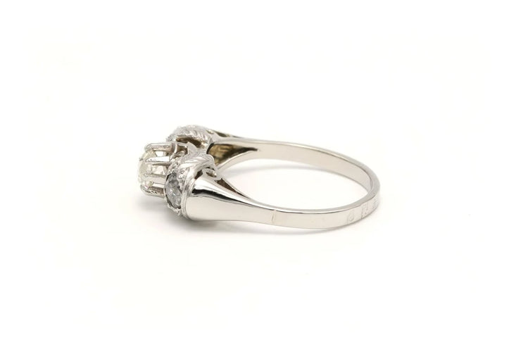 Bague 53 Bague contemporaine en or blanc 18 carats sertie de diamants 58 Facettes 20454