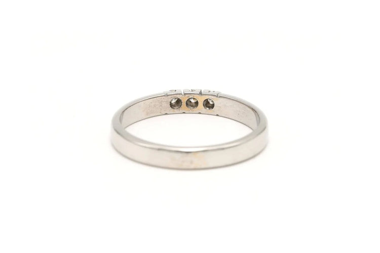 Bague 54 Bague contemporaine en or blanc et diamants 58 Facettes 23060