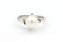 Bague 52 Bague années 70 en or blanc 18 carats avec perle et diamants 58 Facettes 19113