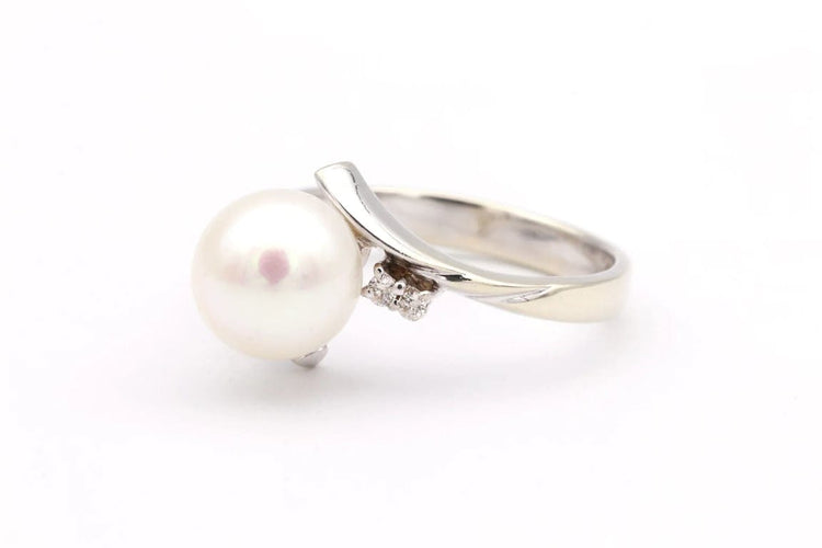 Bague 52 Bague années 70 en or blanc 18 carats avec perle et diamants 58 Facettes 19113