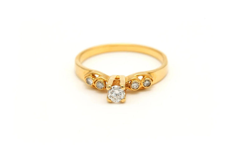 Bague 50 Bague contemporaine en or jaune 18 carats et diamants 58 Facettes 18667