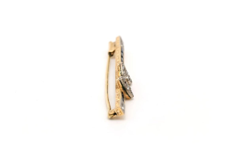 Broche Broche Art Déco en or jaune et blanc 18 carats, saphirs et diamants 58 Facettes 22536