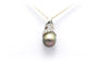 Pendentif Pendentif contemporain en or blanc 18 carats avec perle de Tahiti et diamants 58 Facettes B572