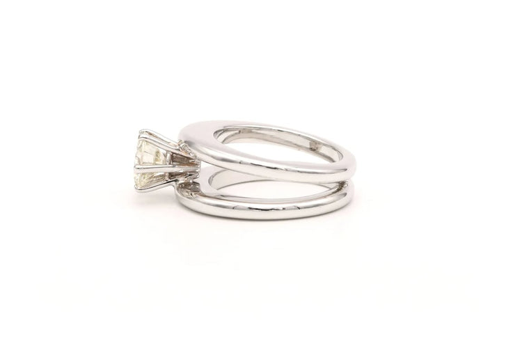 Bague 48 Bague contemporaine sertie d’un diamant en or blanc 18 carats 58 Facettes 22487