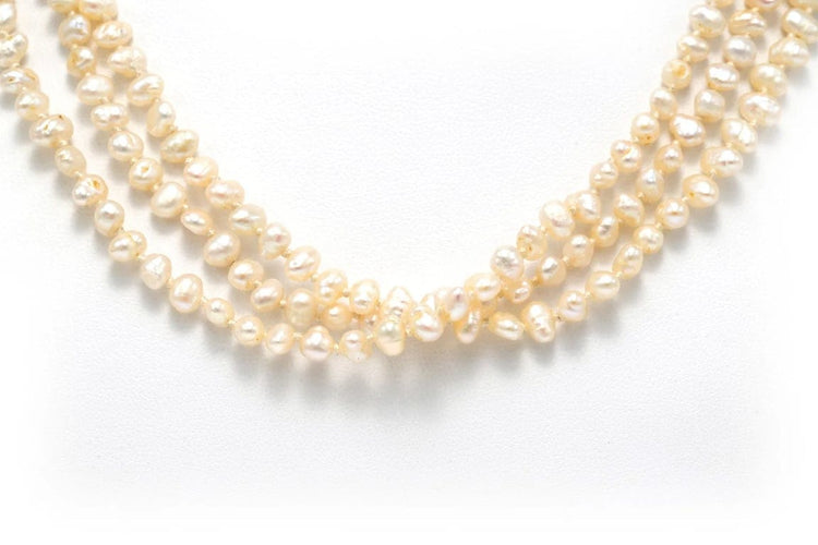 Collier Collier années 70 en or blanc 18 carats, perles et rubis 58 Facettes 22056