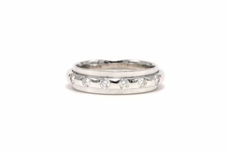 Bague 58 Bague contemporaine en or blanc 18 carats sertie de diamants taille brillant 58 Facettes 22452