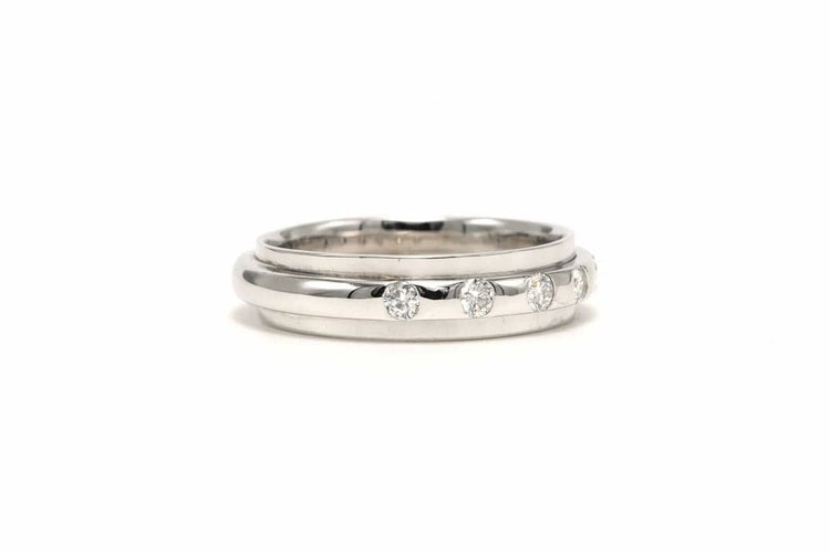 Bague 58 Bague contemporaine en or blanc 18 carats sertie de diamants taille brillant 58 Facettes 22452