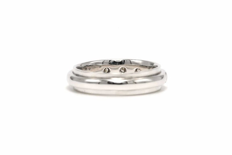 Bague 58 Bague contemporaine en or blanc 18 carats sertie de diamants taille brillant 58 Facettes 22452