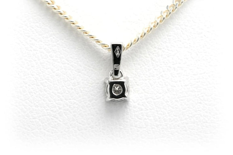 Pendentif Pendentif contemporain en or blanc 18 carats avec diamant taille brillant 58 Facettes B718