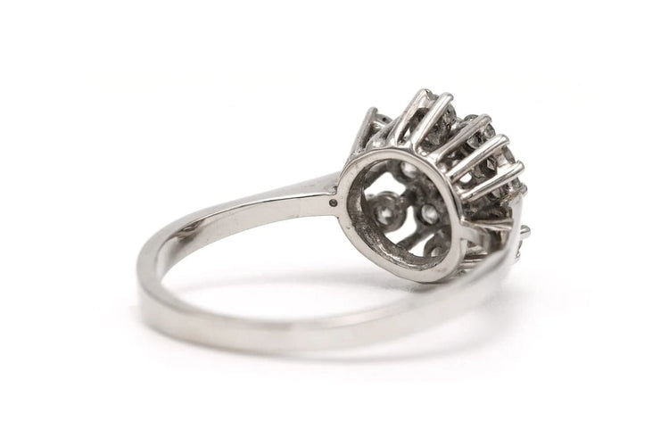 Bague 55 Bague contemporaine en or blanc 18 carats sertie de diamants 0,56 ct 58 Facettes 23104