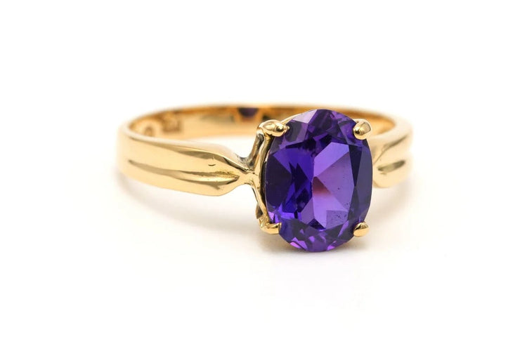 Bague 54 Bague contemporaine sertie d’une améthyste en or jaune 18 carats 58 Facettes 23125