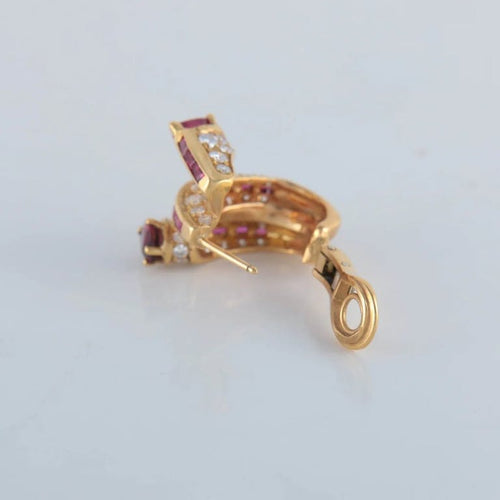 Boucles d'oreilles Boucles d’oreilles en or jaune 750 serties de rubis et diamants 58 Facettes
