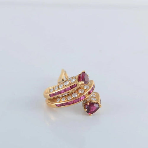 Boucles d'oreilles Boucles d’oreilles en or jaune 750 serties de rubis et diamants 58 Facettes
