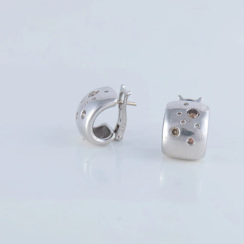 Boucles d'oreilles Poiray - Boucles d’oreilles en or blanc et diamants bruns 58 Facettes
